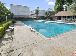 18333 Hatteras Street 77, Tarzana CA 91356