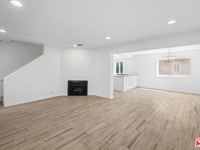 18333 Hatteras Street 77, Tarzana CA 91356