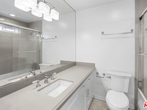 18333 Hatteras Street 77, Tarzana CA 91356