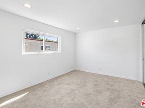 18333 Hatteras Street 77, Tarzana CA 91356