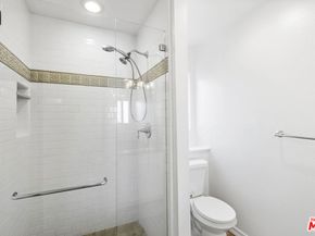 18333 Hatteras Street 77, Tarzana CA 91356