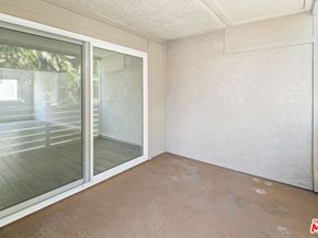 18333 Hatteras Street 77, Tarzana CA 91356