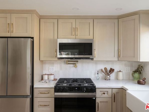 3030 Valle Vista Drive 27, Los Angeles CA 90065