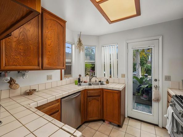 976 Sapphire Street, San Diego CA 92109