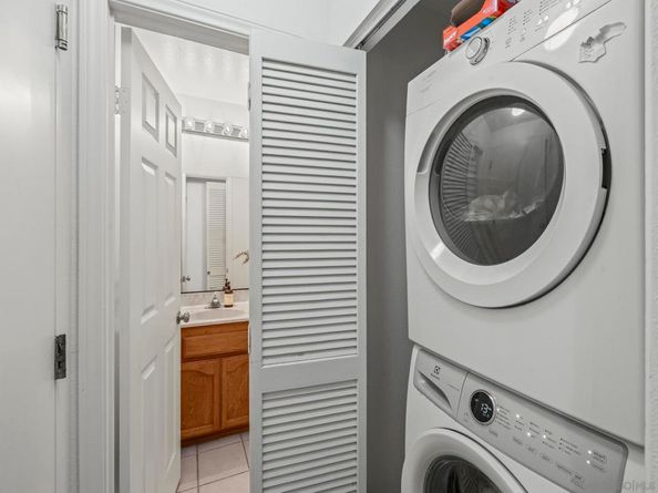 976 Sapphire Street, San Diego CA 92109