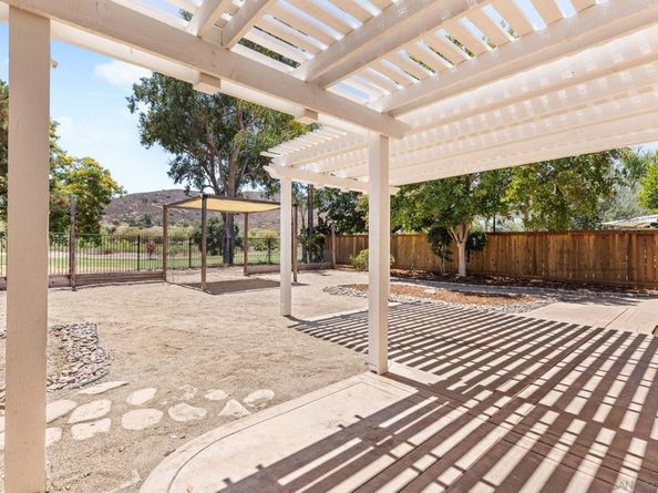 3083 Sprucewood Ln, Escondido CA 92027