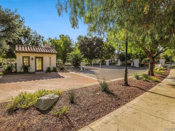 3083 Sprucewood Ln, Escondido CA 92027