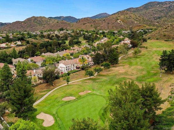 3083 Sprucewood Ln, Escondido CA 92027