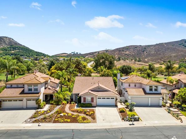 3083 Sprucewood Ln, Escondido CA 92027