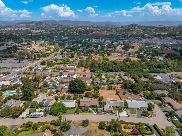 1958 Lejos Dr, Escondido CA 92025