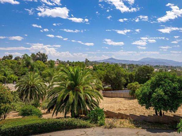 1958 Lejos Dr, Escondido CA 92025