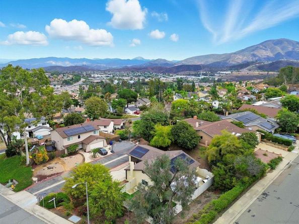 2304 Meadowridge Pl, Spring Valley CA 91977