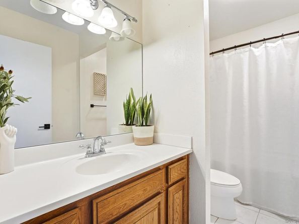 2304 Meadowridge Pl, Spring Valley CA 91977