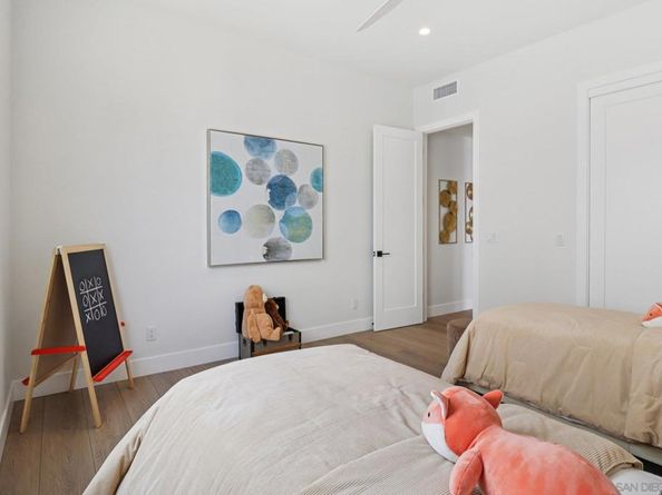 1850 Illion St, San Diego CA 92110