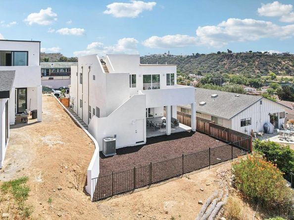 1850 Illion St, San Diego CA 92110