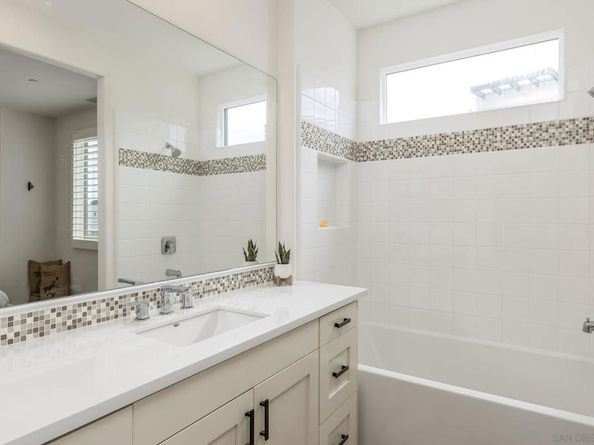 2511 State St, Carlsbad CA 92008