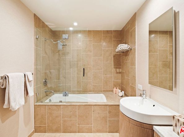 6250 Hollywood Boulevard 8M, Los Angeles CA 90028