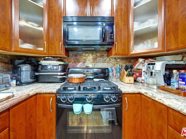 844 N Poinsettia Place, Los Angeles CA 90046