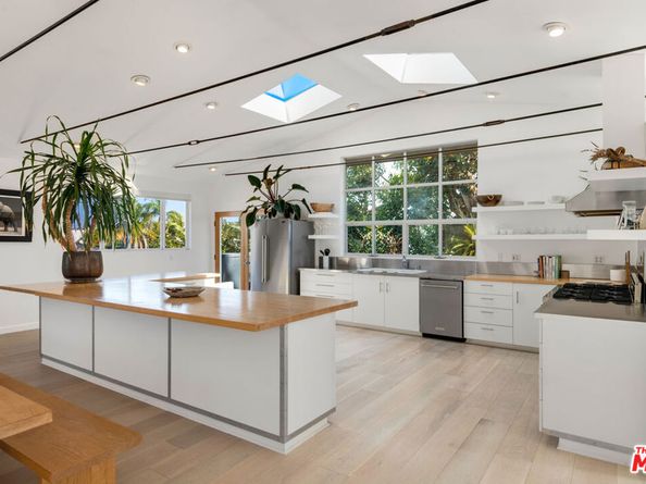 633 Santa Clara Avenue, Venice CA 90291