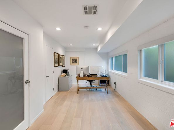 633 Santa Clara Avenue, Venice CA 90291