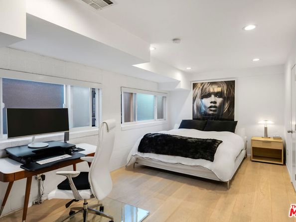 633 Santa Clara Avenue, Venice CA 90291