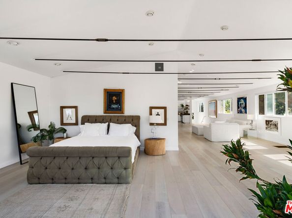 633 Santa Clara Avenue, Venice CA 90291