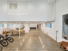 633 Santa Clara Avenue, Venice CA 90291