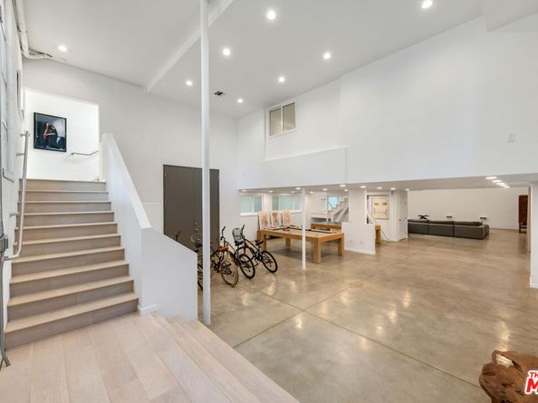 633 Santa Clara Avenue, Venice CA 90291