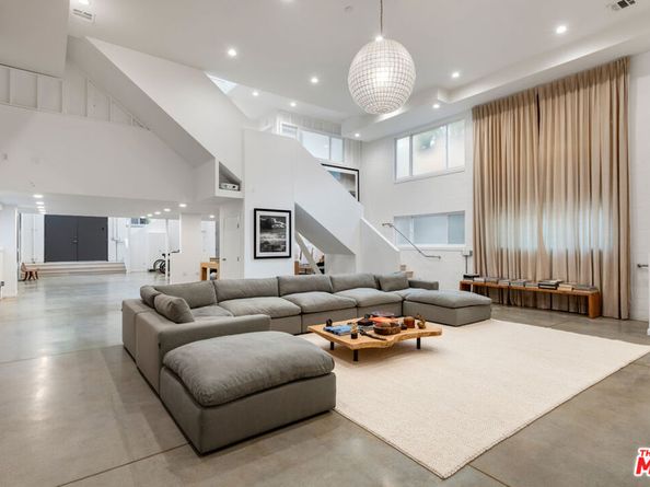 633 Santa Clara Avenue, Venice CA 90291