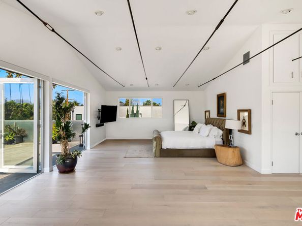 633 Santa Clara Avenue, Venice CA 90291