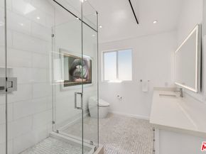 633 Santa Clara Avenue, Venice CA 90291