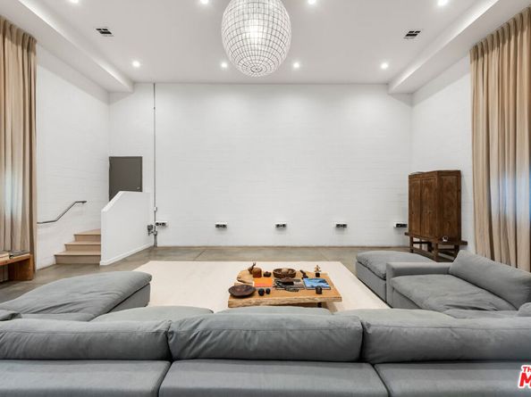 633 Santa Clara Avenue, Venice CA 90291