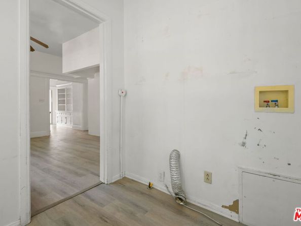 1685 S Victoria Avenue, Los Angeles CA 90019