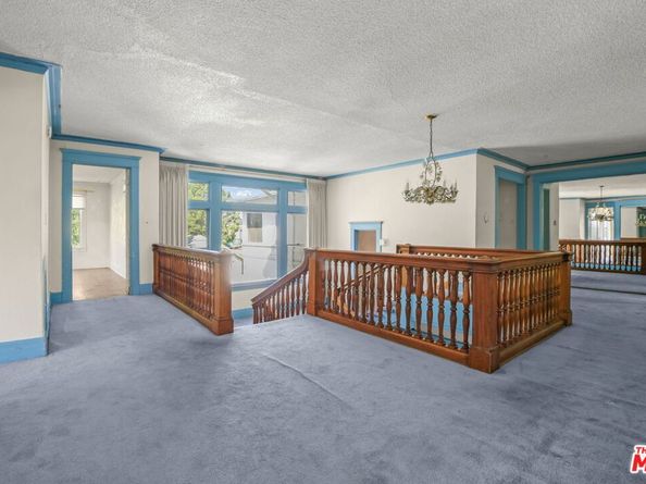 1685 S Victoria Avenue, Los Angeles CA 90019