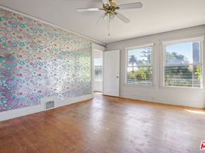 1685 S Victoria Avenue, Los Angeles CA 90019