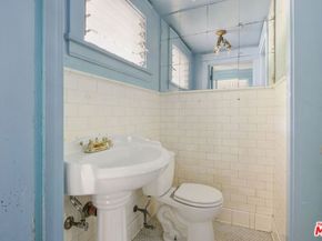 1685 S Victoria Avenue, Los Angeles CA 90019