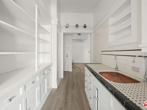 1685 S Victoria Avenue, Los Angeles CA 90019