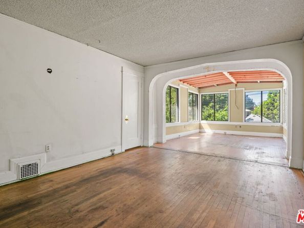 1685 S Victoria Avenue, Los Angeles CA 90019
