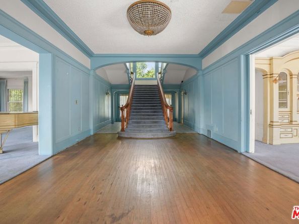 1685 S Victoria Avenue, Los Angeles CA 90019