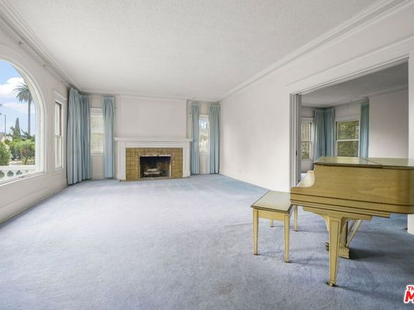 1685 S Victoria Avenue, Los Angeles CA 90019