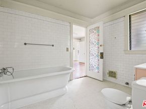 1685 S Victoria Avenue, Los Angeles CA 90019