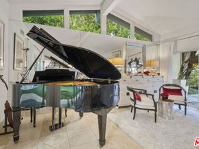 9767 Apricot Lane, Beverly Hills CA 90210