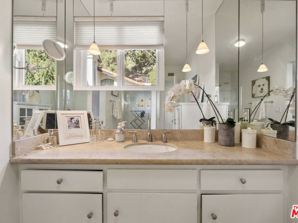 9767 Apricot Lane, Beverly Hills CA 90210