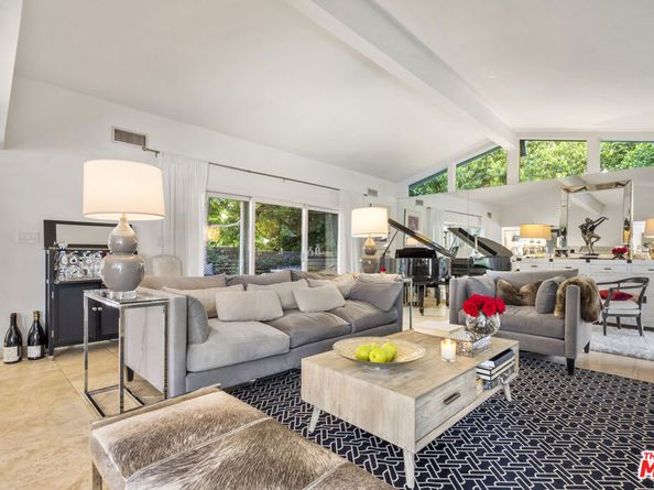 9767 Apricot Lane, Beverly Hills CA 90210