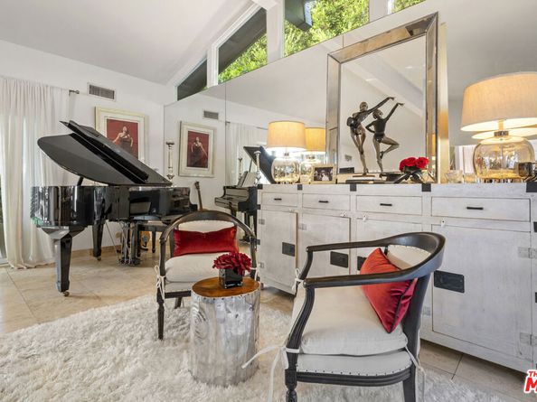 9767 Apricot Lane, Beverly Hills CA 90210