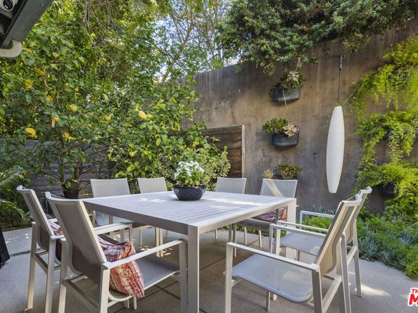 9767 Apricot Lane, Beverly Hills CA 90210