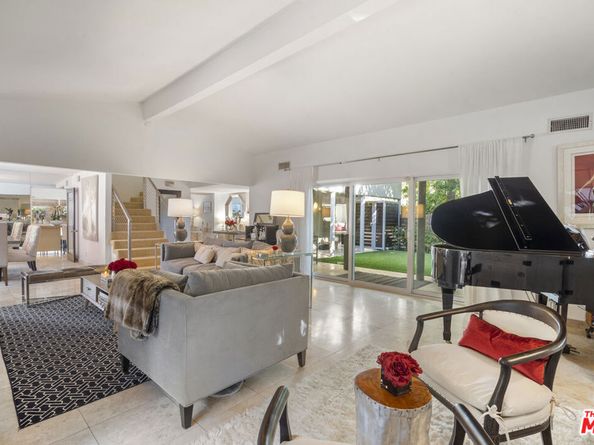 9767 Apricot Lane, Beverly Hills CA 90210