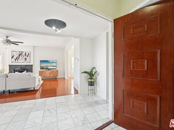 1209 Amherst Avenue 201, Los Angeles CA 90025