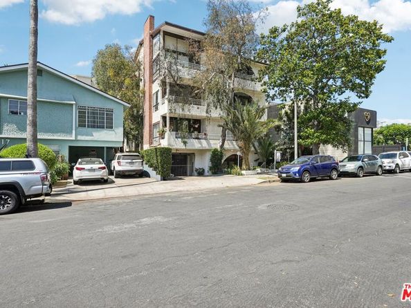 1209 Amherst Avenue 201, Los Angeles CA 90025