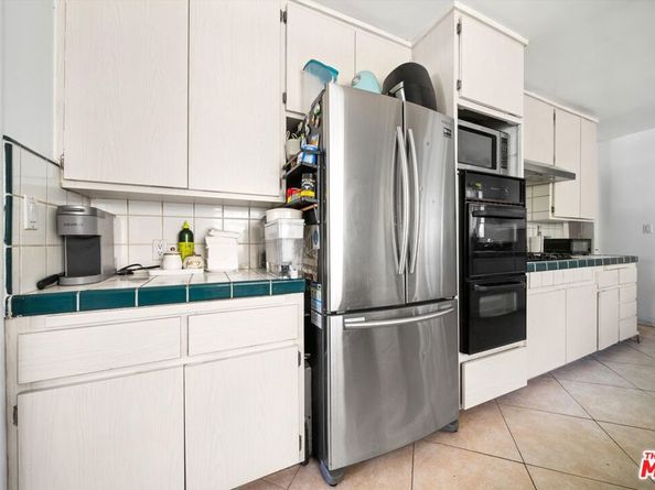 9253 Hayvenhurst Avenue, North Hills CA 91343